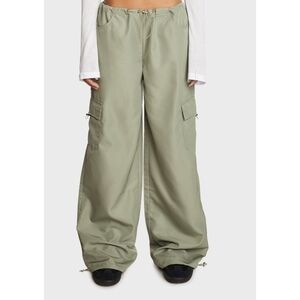 Edikted Asha Low Rise Nylon Cargo Parachute Pants Women's Size XS Light Green